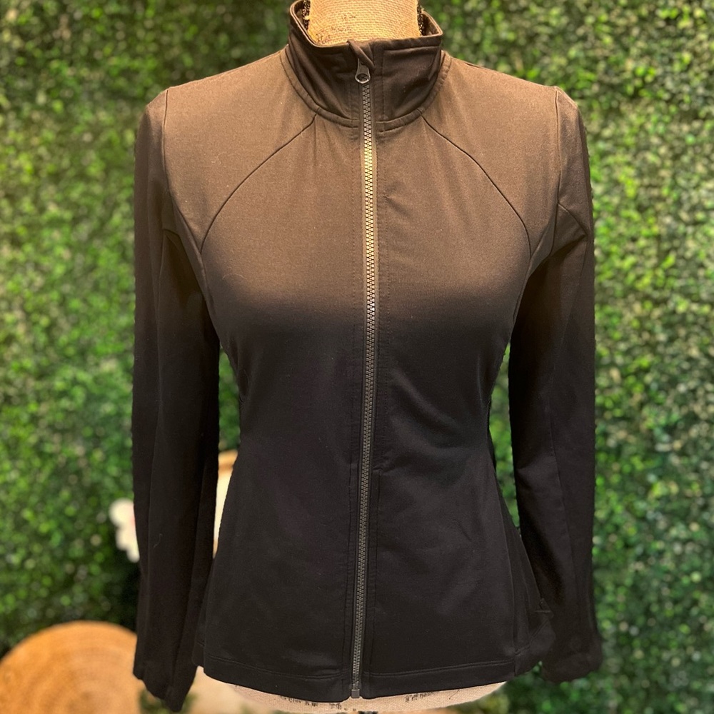 “Mondetta” running jacket, size Small, mesh vent on back, great condition